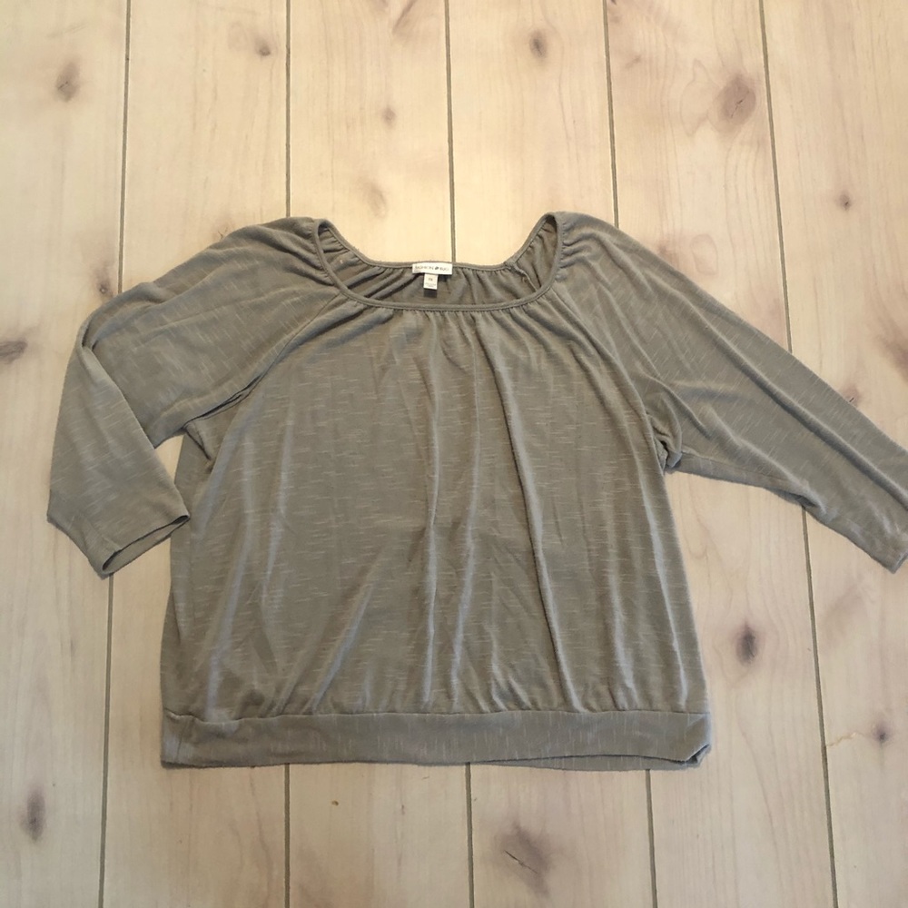✅ Gray top